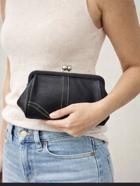 Coach Y2K SoHo Kisslock Framed Black Leather Clutch GUC (Missing Strap)